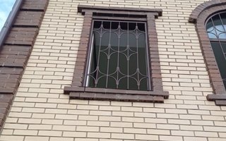 не распашная оконная решетка сварного типа